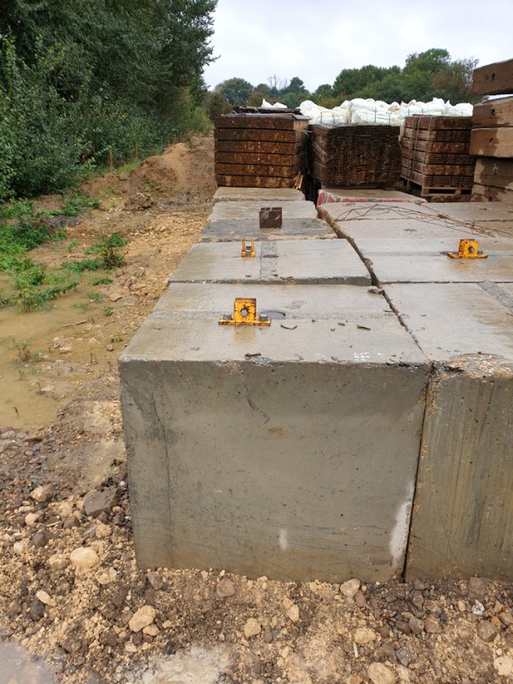 5x concrete kentledge blocks, 1m2