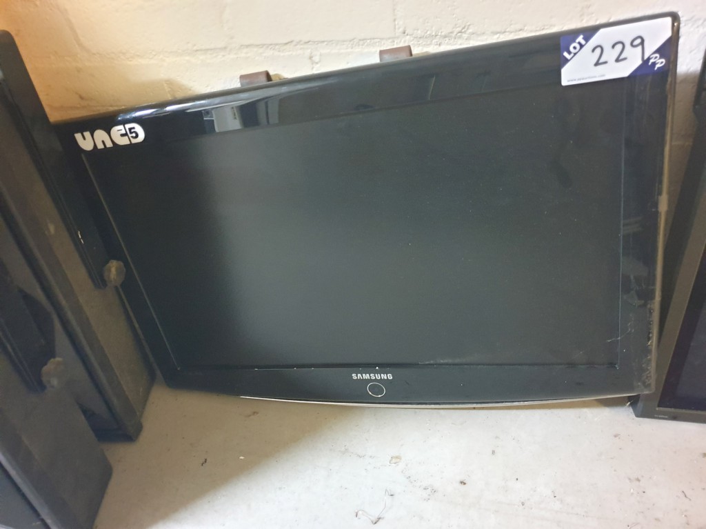 Samsung LE32R87BD LCD TV (no stand)