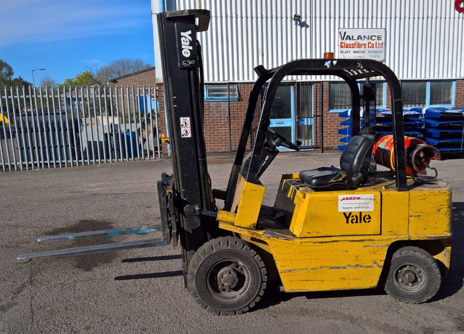 Yale GLP050 gas forklift truck, 5300mm max lift he...