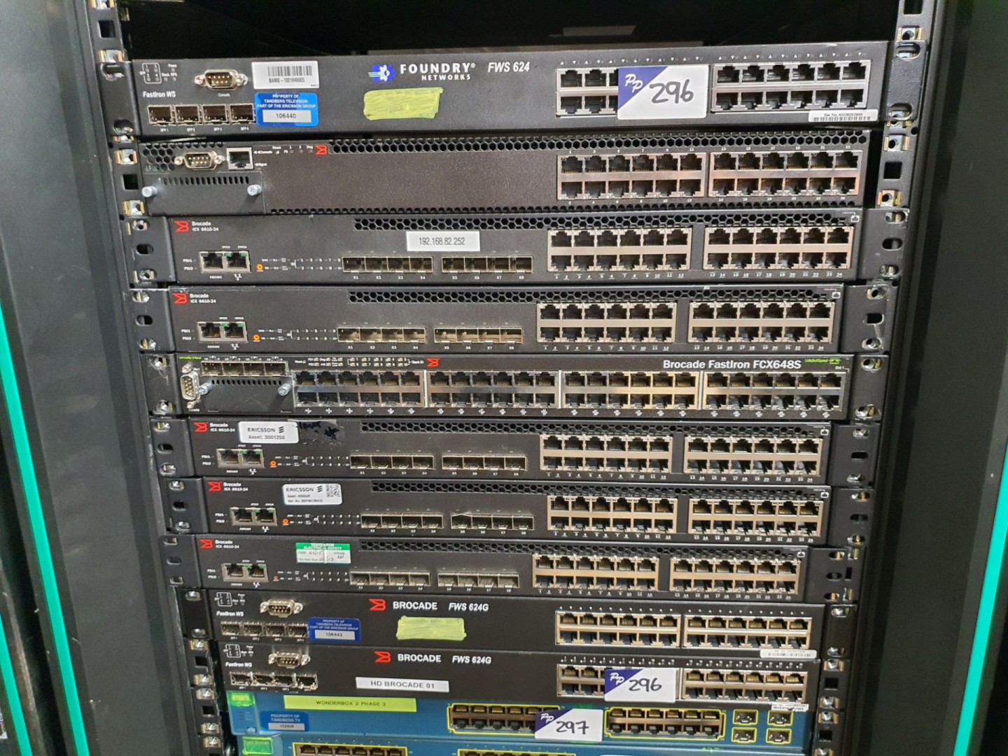 10x various network switches inc: Foundry Networks...