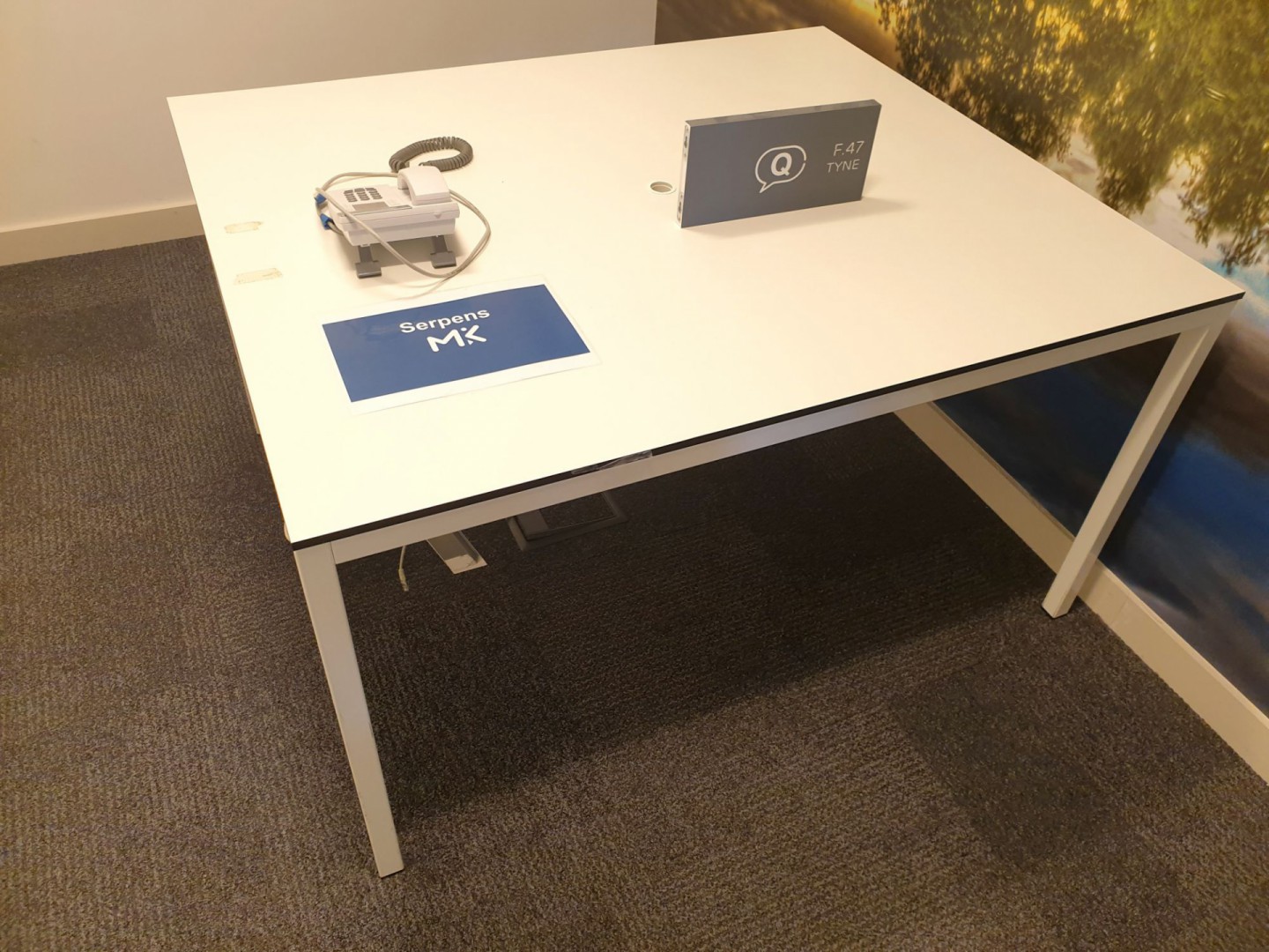 1300x1100mm white office table
