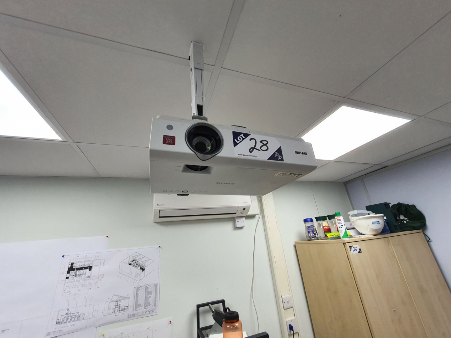 Sony VDP-DU120 projector with screen - lot located...